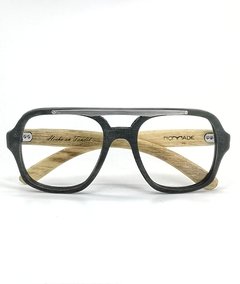 anteojos de madera (patillas) y acetato (frente) color negro estilo aviador para colocar lentes de aumento modelo Barker marca Nómade ( vista de frente)