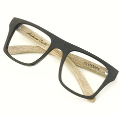 anteojos de madera (patillas) y acetato (frente) color negro de forma rectangular para colocar lentes de aumento modelo Milan marca Nómade