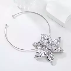 C160111 COLLAR Choker Flor Plata en internet