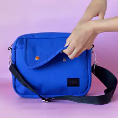 Bandolera Azul en internet