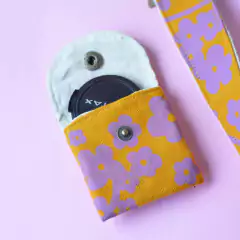 Kit Correa para Cámara + Porta Cap Margaritas Mostaza - comprar online