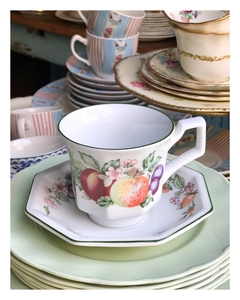 Taza de té con plato de loza inglesa Johnson Bros Fresh fruits