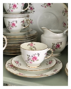 SUPER SALE Trío de té de porcelana inglesa bone china Sutherland