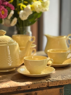 Taza de té con plato de loza inglesa amarilla Meakin Sunflower - comprar online
