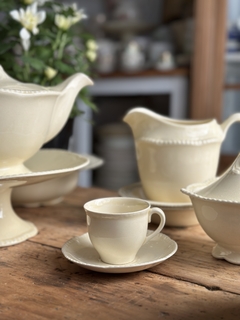 Pocillo de café con plato de loza inglesa Woods Ivory
