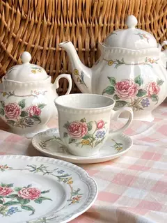 Taza de té con plato de loza inglesa Johnson Bros Garden party