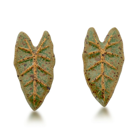 brinco cerâmica folha alocasia verde