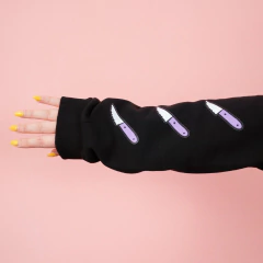 Buzo No me calmo en internet