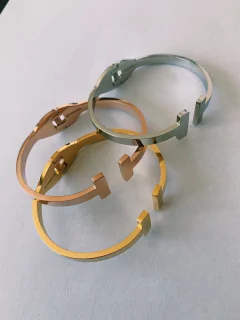 Pulsera ESCLAVA T dorada - comprar online