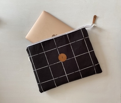 Funda Notebook Negra Cuadrillé Blanco - comprar online