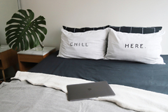 Fundas de Almohada Blanco Chill Here Negro - Outlet - Langosta