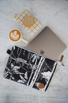 Pack Funda Notebook + Neceser Jungle en internet