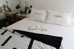 Fundas de Almohada Blanco Chill Here Negro - Outlet - comprar online