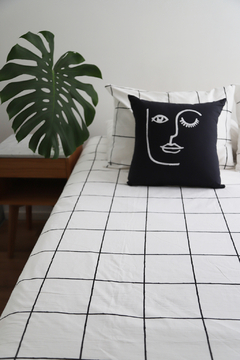 Almohadon Gris Grafito Cara Blanca - Outlet en internet