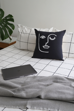 Almohadon Gris Grafito Cara Blanca - Outlet - comprar online