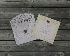 Estampita Niña rezando shabby amarilla con sobre de blondas - comprar online