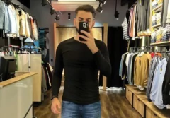 CAMIBUSO NEGRO CUELLO REDONDO en internet