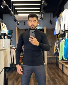 SWEATER NEGRO CUELLO MEDIO