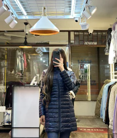 CHAQUETA AZUL IMPERMEABLE LARGA