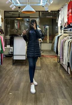 CHAQUETA AZUL IMPERMEABLE LARGA - comprar online