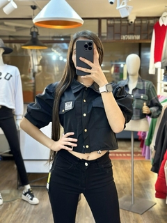 BLUSA NEGRA BOTONES DORADOS