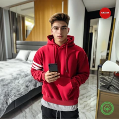 HOODIE ROJO DE FRANJA en internet