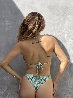 Conjunto Biquíni cortininha com calcinha levanta bumbum, folhagem verde REF 38768 - comprar online