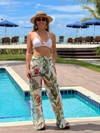Calça de tule, fundo branco papagaio vermelho REF 49580