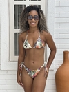 Conjunto Biquíni de amarrar flores roxas com fundo bege REF 40754