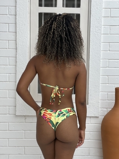 Biquíni calcinha borboleta folhagem com fundo amarelo REF 36610 - comprar online
