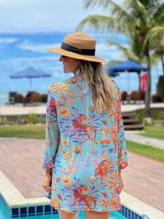 Camisão sem botão, fundo azul claro com tigre e borboleta REF 49399