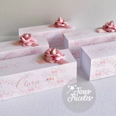Caixa simples para 3 doces ou bombons com flor (12 unidades) na internet
