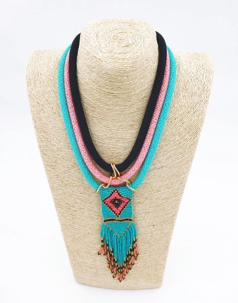 COLLAR ROMBO