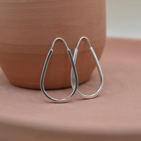 Brinco Argola Lisa Gota Fio Reto - Prata 925 - comprar online