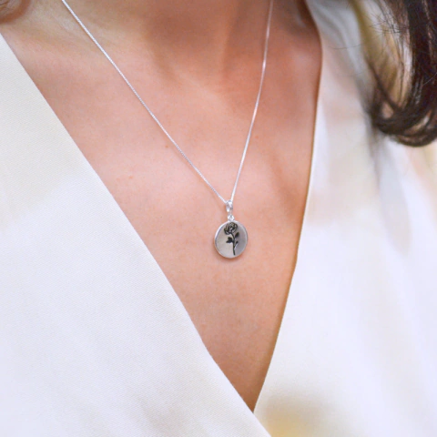 Colar Rosa Medalha - Prata 925