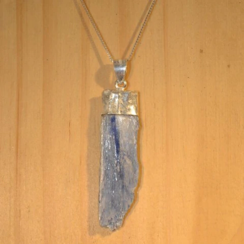 Colar Pedra Bruta Cianita Azul 50 cm