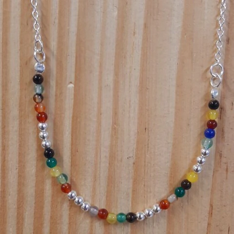 Colar Choker Fio Elo Bolinhas Prata e Pedras Coloridas