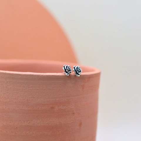 Brinco Rosa Florzinha Envelhecida - Prata 925