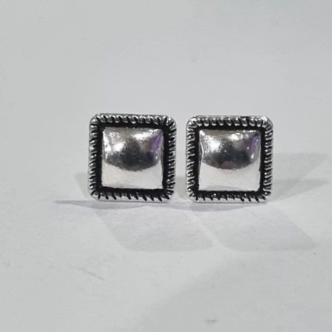 Brinco Quadrado Borda Trançada Envelhecida - 7 mm X 7 mm X 1 mm