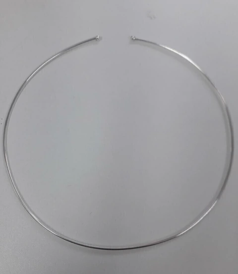 Colar Choker Aro Rigido Liso Aberto 2 Esferas Pontas - Circunferência 38 cm