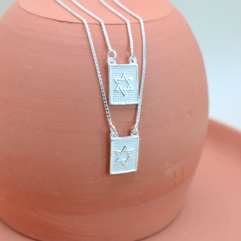 Colar Escapulário Estrela de Davi Retangular Pontilhado Borda Lisa - Prata 925 - comprar online