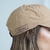 Gorra de verano color beige con etiqueta "NEO BAG" en el lateral.