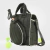 Bolso de padel negro con detalles en blanco, equipado con un mango y correa, junto a pelotas de tenis.