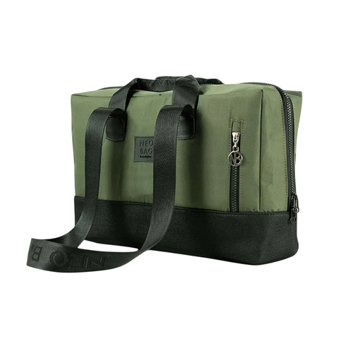 Tote bag verde con sobre para notebook extraíble, ideal para el uso diario.