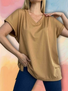 Remera cuello V en micro morley - Si Eleonora, Ropa por Mayor