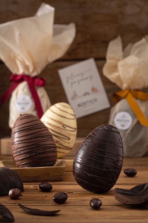 Huevo de pascua hecho a mano (250 g. aprox) - 12 cm altura