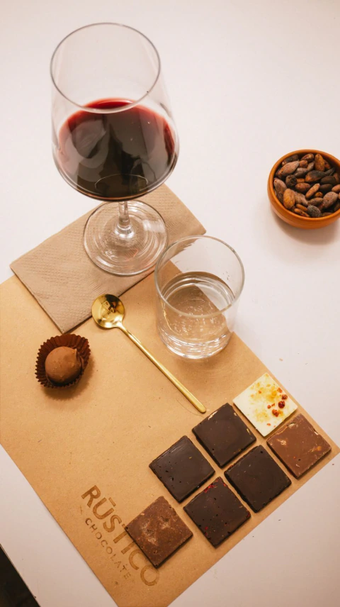 DEGUSTACIÓN DE CHOCOLATE Y VINO PARA 1 PERSONA