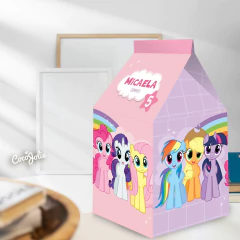 Kit imprimible digital personalizado de My Little Pony para cumpleaños. Incluye invitación, banderines, etiquetas y decoración editable con personajes como Pinkie Pie, Rainbow Dash y Twilight Sparkle. Fondo rosa con arcoíris.