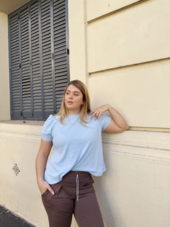 Remera PRAGA celeste en internet