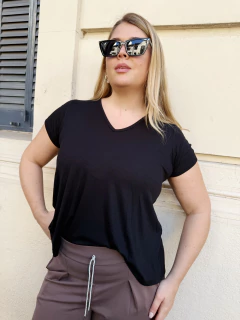 Remera ESMERALDA negro - comprar online